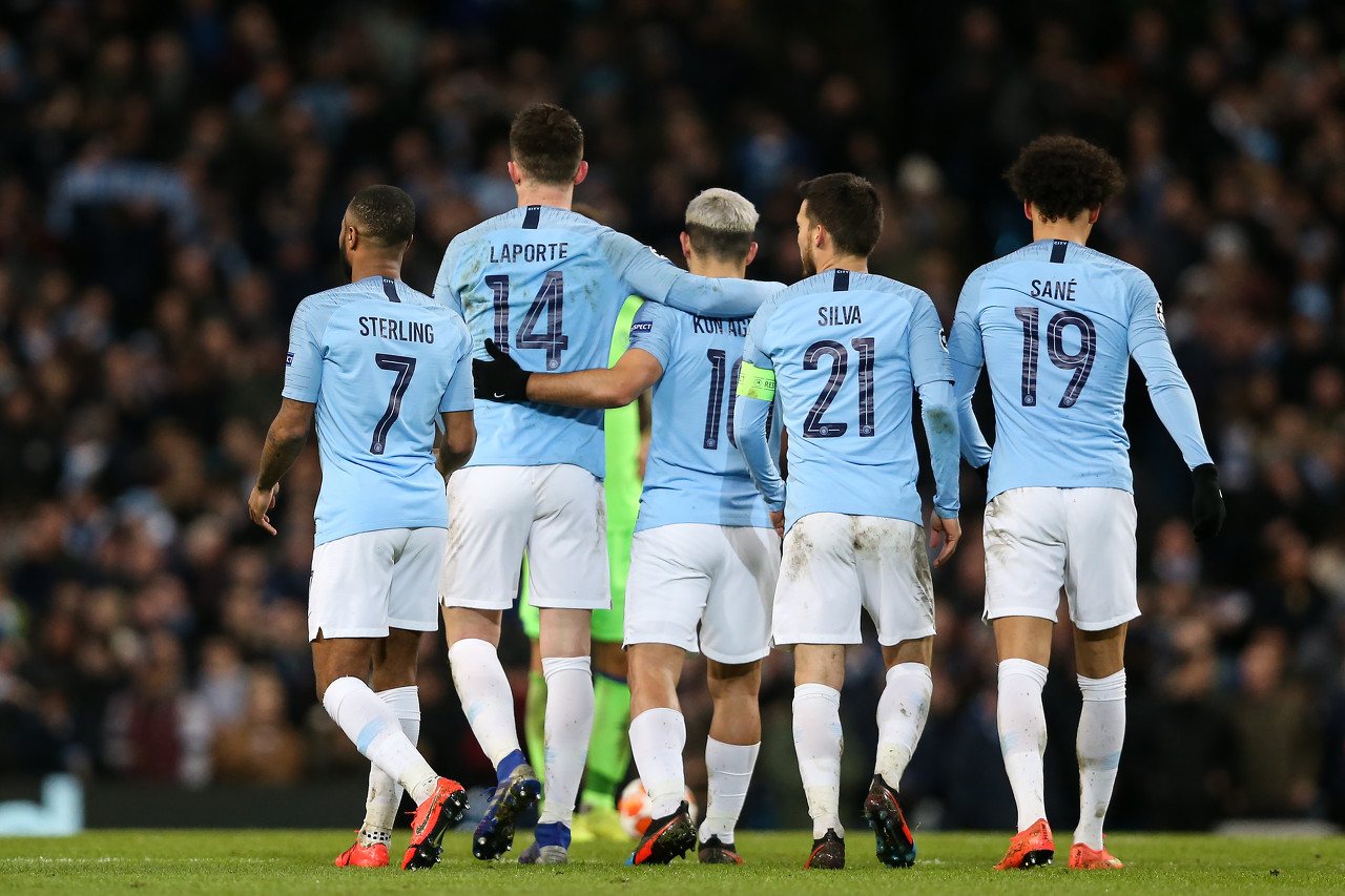 斗牛场悲壮一幕！公牛拒当玩物，撞墙主宰自己的牛生