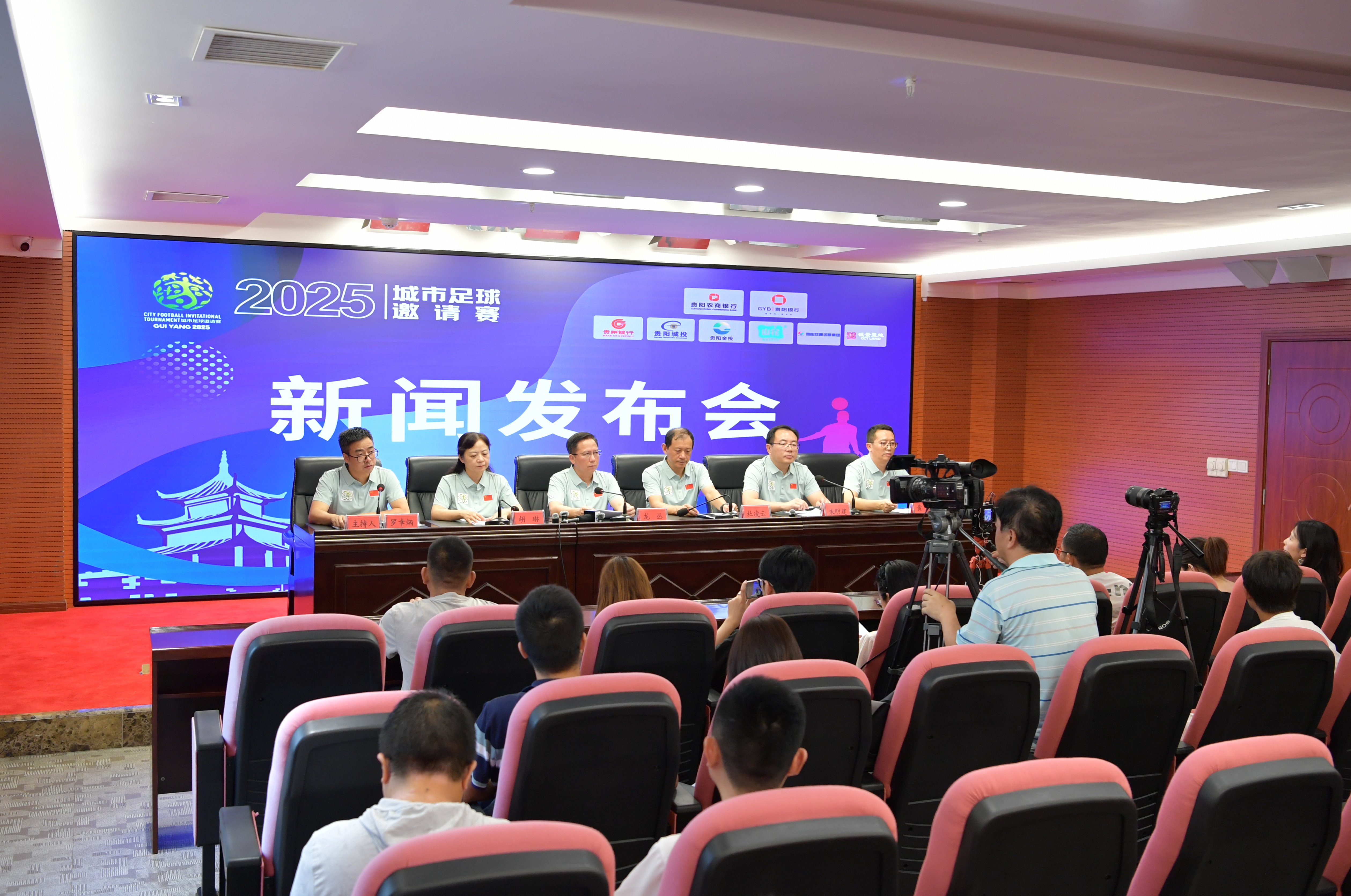 克罗心十字架！鹈鹕新秀费尔斯上脚DIY克罗心主题球鞋